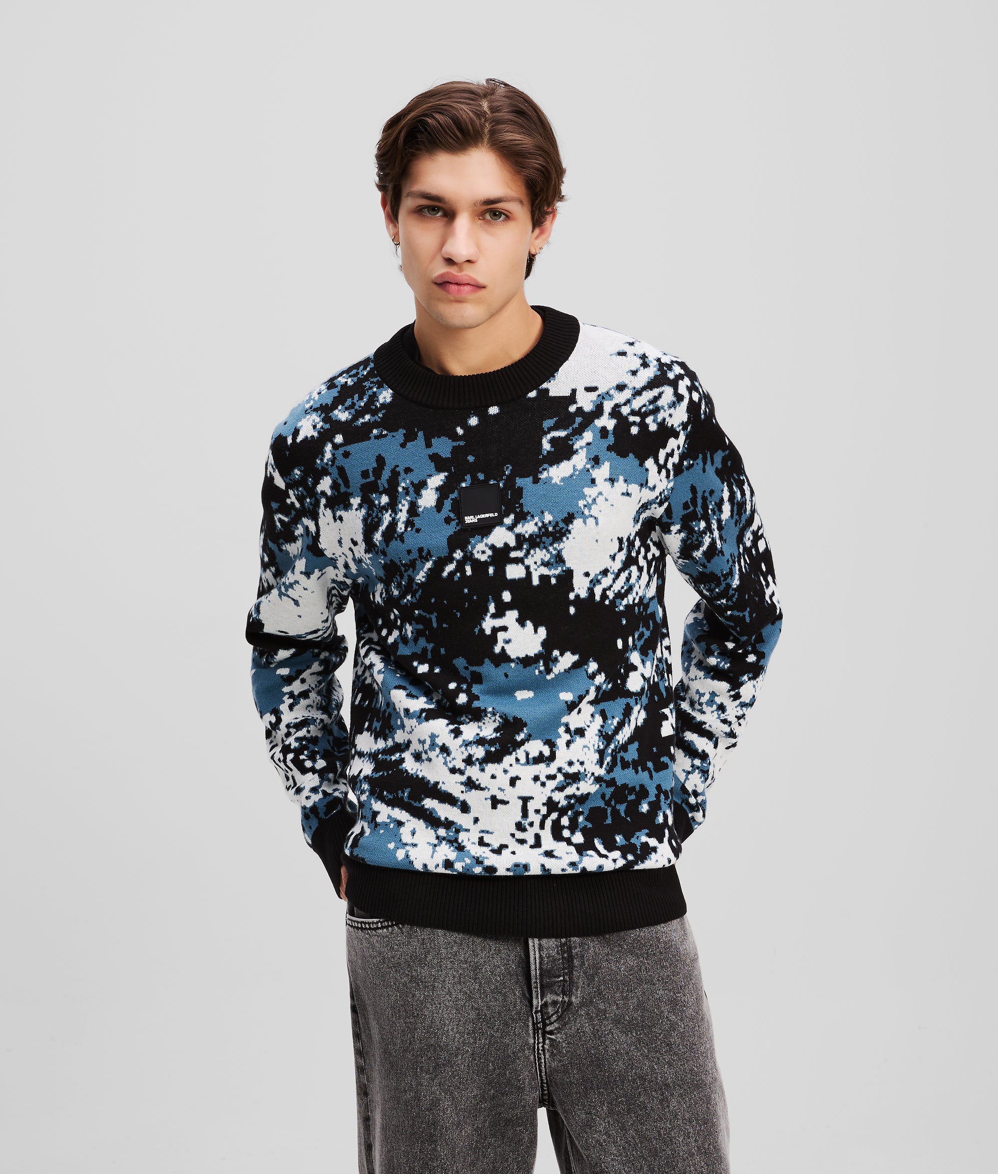 ALL-OVER PRINT SWEATER
